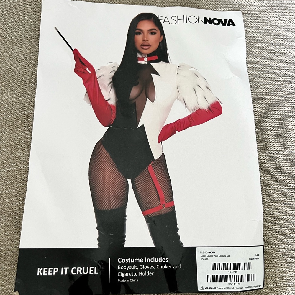Fashion Nova Cruella Costume (L/XL)